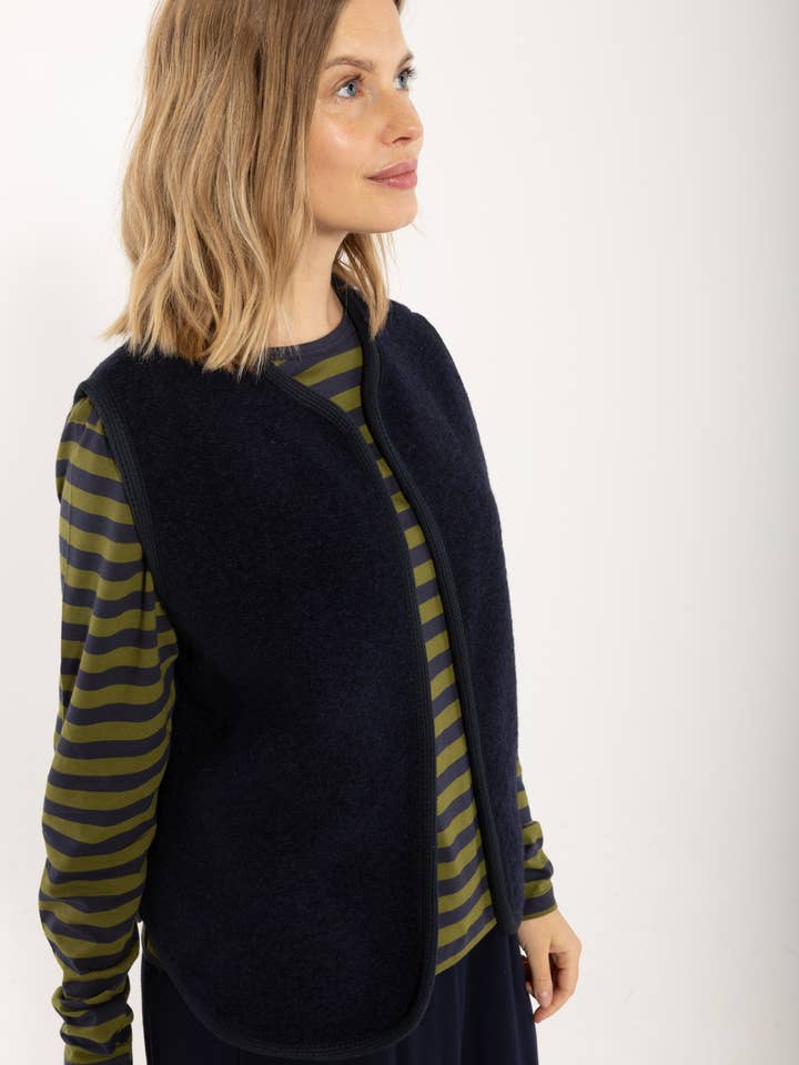 Chaleco de lana Danecobra azul marino para venta al por mayor de Danefae København