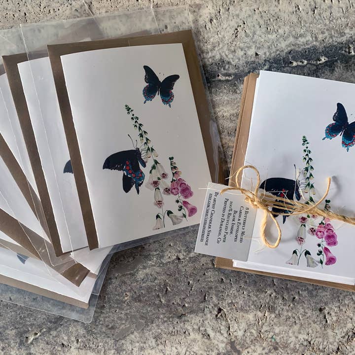 Chandler Strange Art – wholesale Vardagliga hälsningskort – Svart svalehalefjäril med fingerborgsblommor hälsningskort3