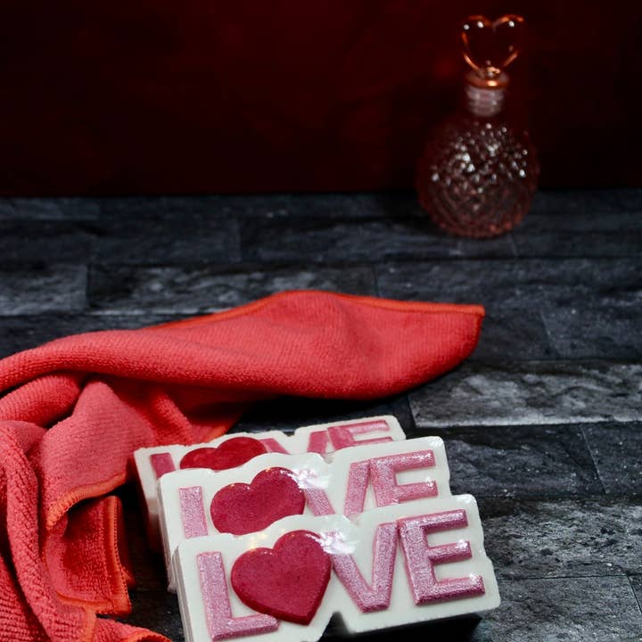 Wicked Bubbles LLC - Wholesale Bath Bomb/Fizz - Bath bomb - 5 oz - LOVE (Copy)1