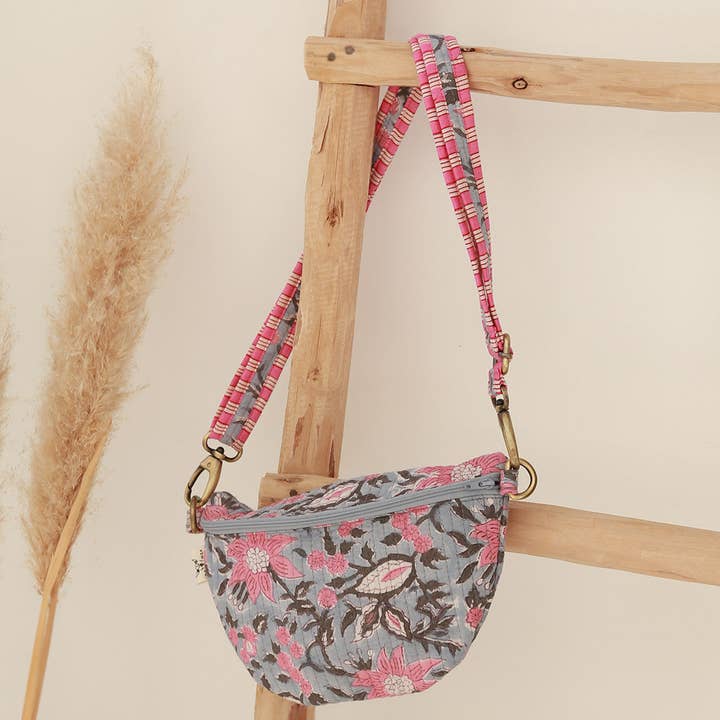 Sac bandoulière bleu clair pour la vente par Love Ibiza