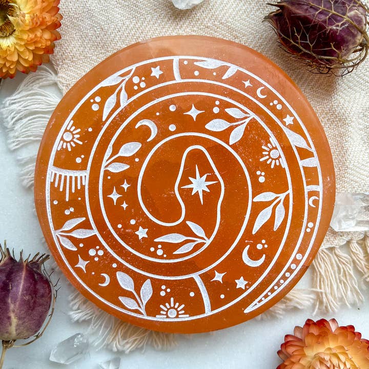 ”Coiled Snake” Halloween Spooky Selenite laddningsplatta för wholesale av Fractalista Designs