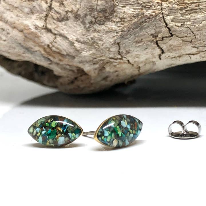 Borchie di Turchese Naturale dell'Arizona per la vendita all'ingrosso da parte di June & Simple - by Hadas Kol