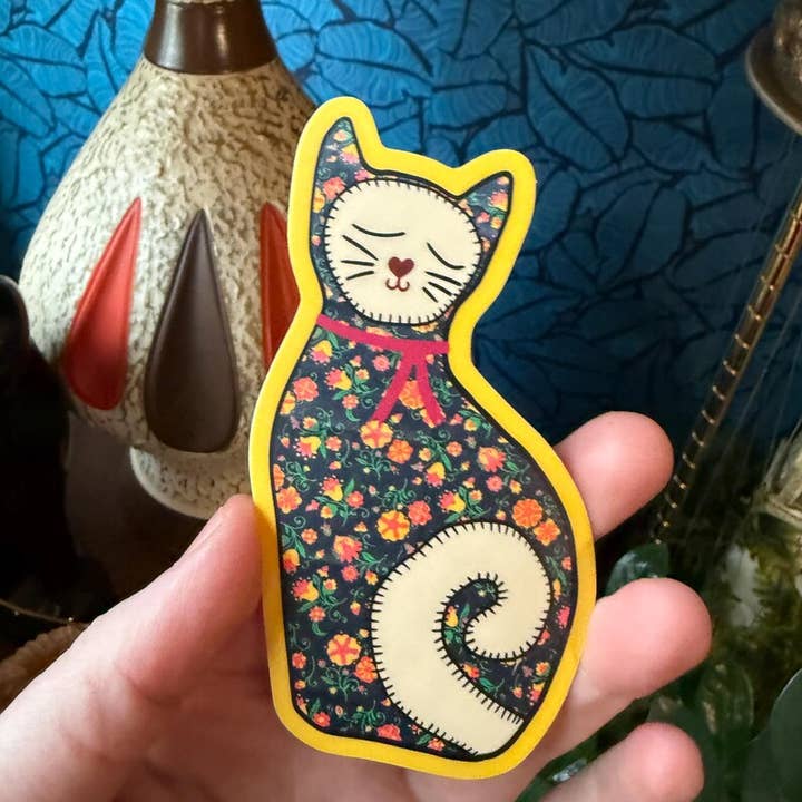 Autocollant floral coussin vintage chat pour la vente par Corkscrew Curiosities