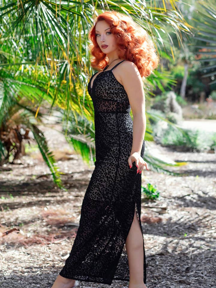 Weasel Wear – Engroshandel Aftenkjole - Dame – Dyreillusion Kjole + Tørklæde - Sort Leopard Stræk Mesh Kjole med Beige Foring & Matchende Tørklæde (Rovdyr Elegance Udgave)4