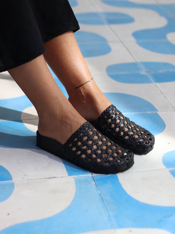 Mexas US - Wholesale Clogs - Women's - JALISCO - Black braided clog leather for women