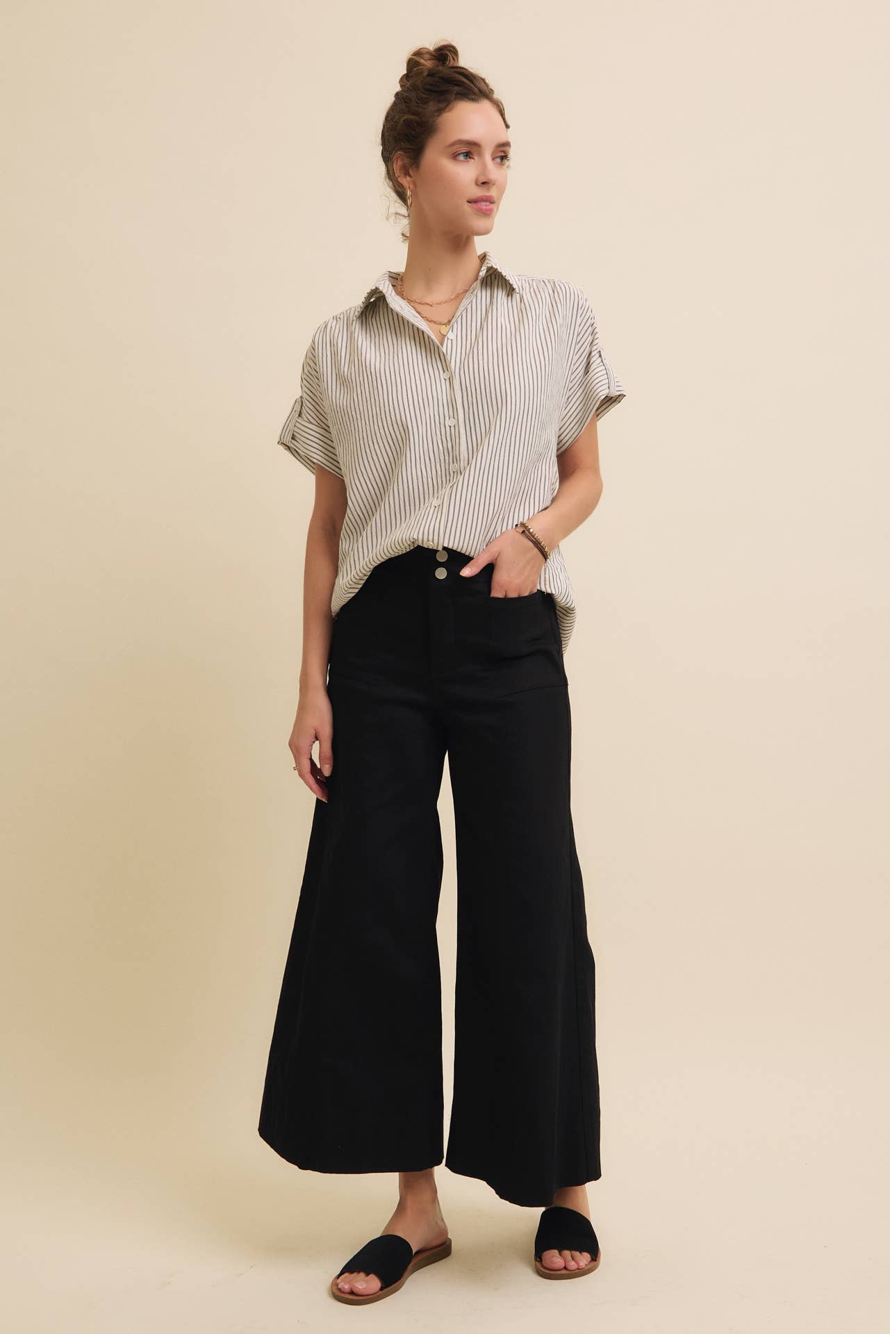 in february - Vente Jean – femme - PANTALON COURT À JAMBES LARGES ET TAILLE HAUTE EXTENSIBLE4