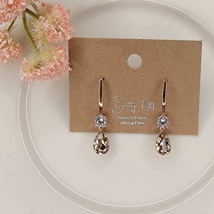 Swarovski Elements Dangle Örhänge för wholesale av BETTYOH INC