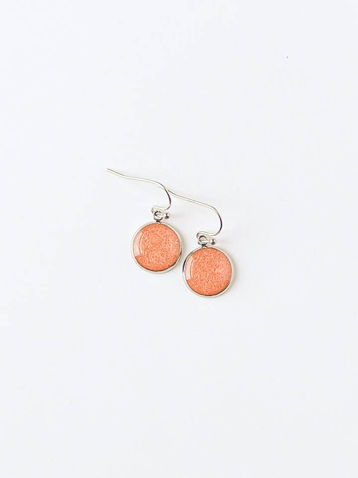 Brincos Calêndula Shimmer por atacado de Stoat Manor Studio