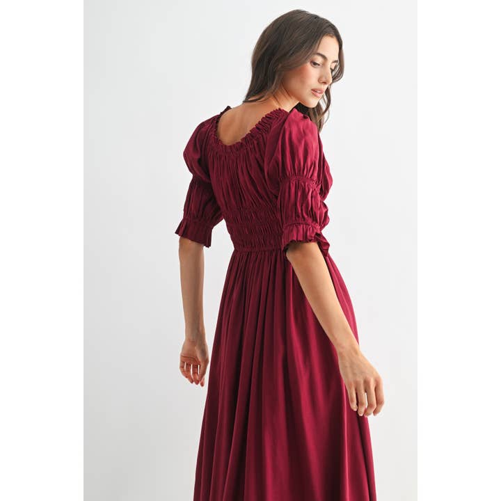 BORDEAUX OFF-SHOULDER GESMOKTE MIDI-JURK MET PLOOIENROK voor groothandel op Faire10