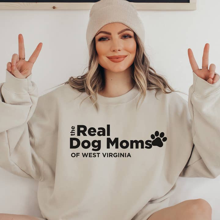 Real Dog Moms of West Virginia, regalo a tema Real Housewives per la vendita all'ingrosso da parte di Dog Mom Apparel