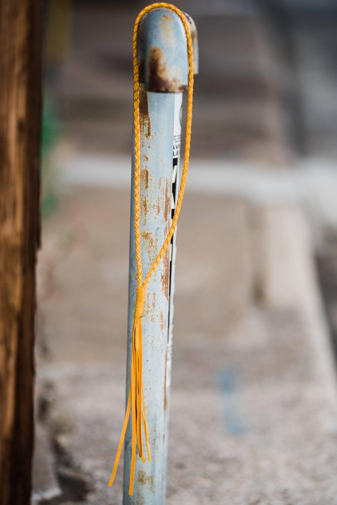 Crooked Skull Leather - Vendita all'ingrosso Collane in tessuto - Collana in pelle intrecciata colorata - Oro senape3