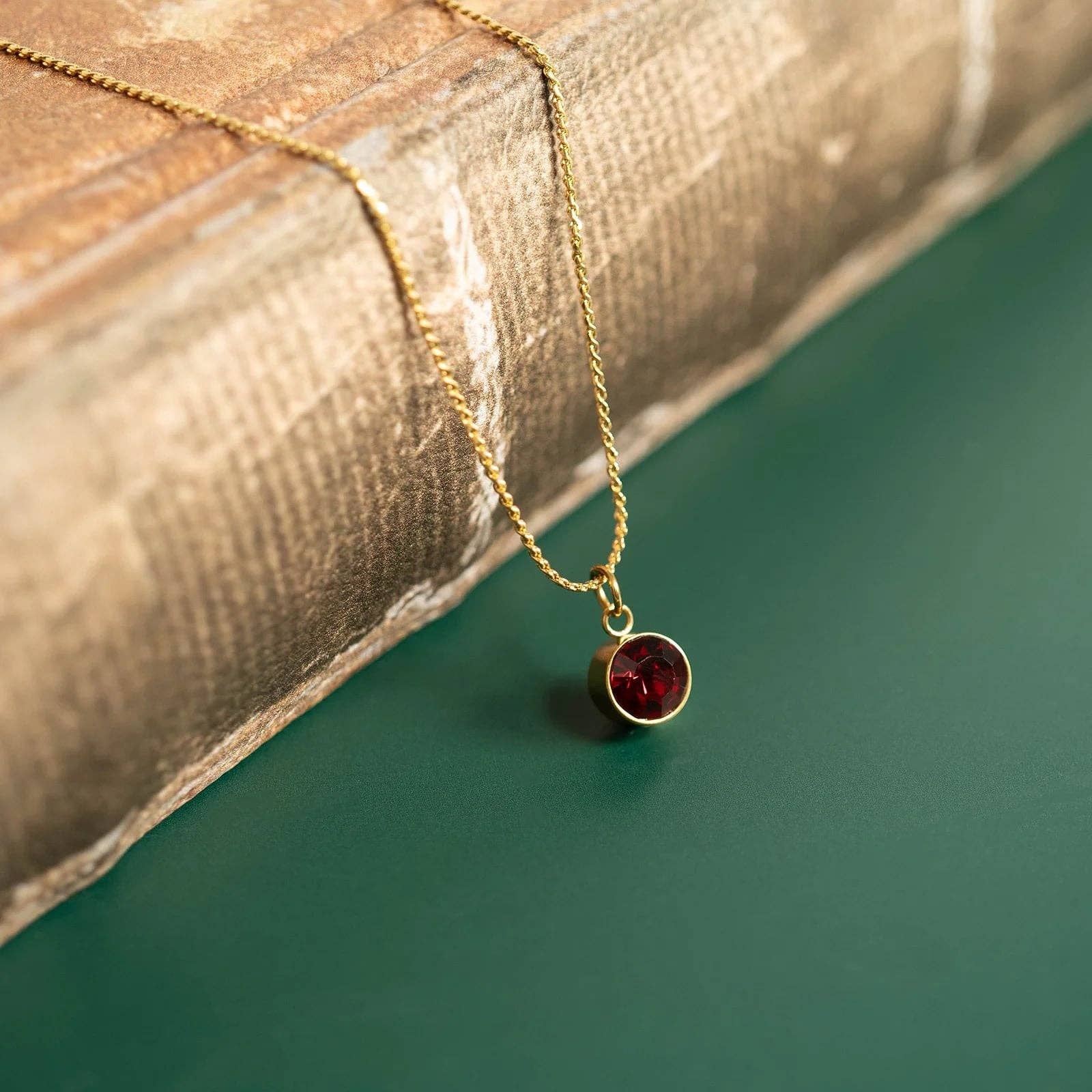 WJW – Engroshandel Vedhæng/charm – 18K Guld PVD Rund Fødselssten Charm (8mm)5