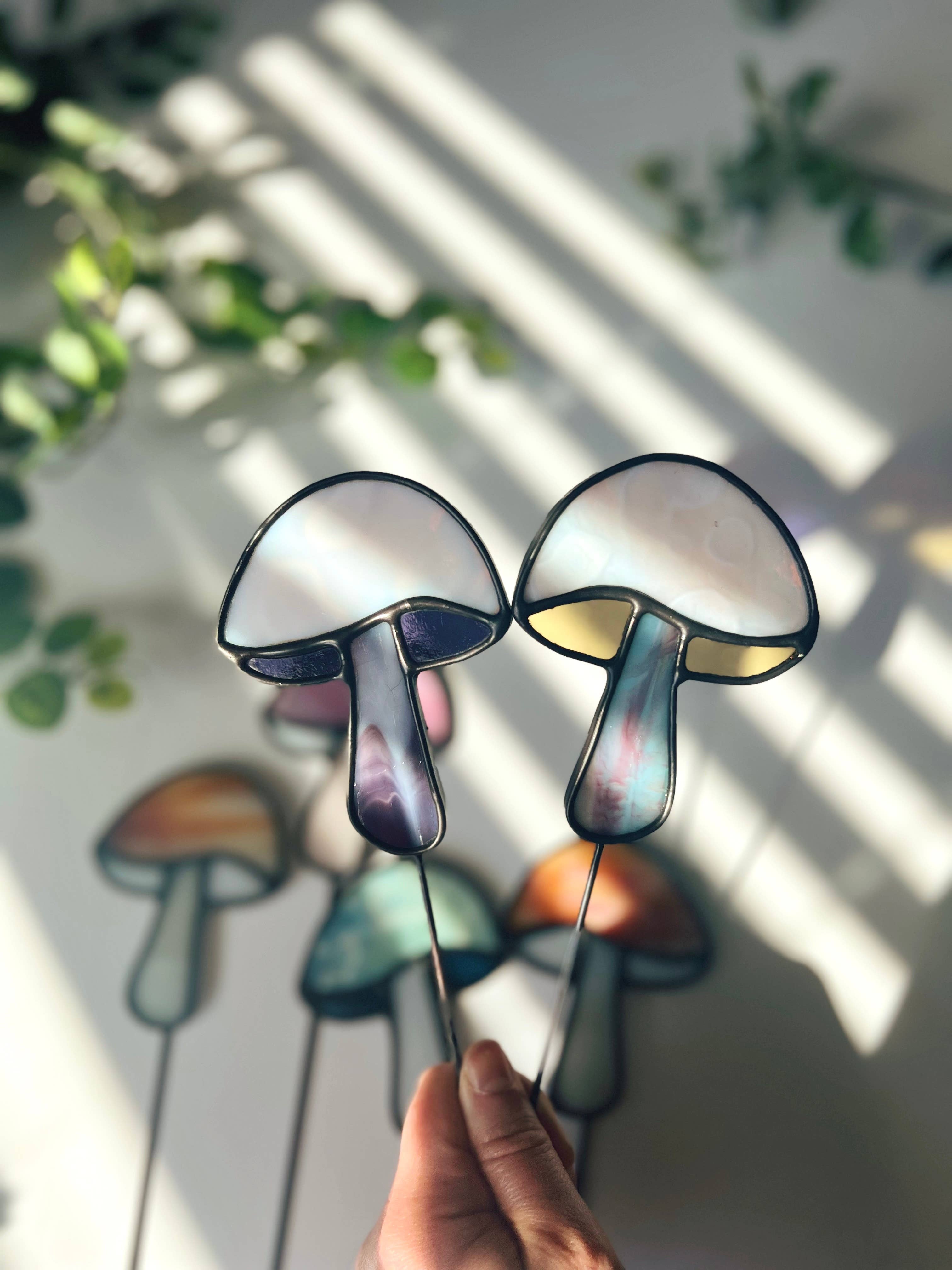 Wild Bloom Glass - Wholesale Garden/Lawn Stake - Mushroom Plant Stake Stained Glass | Plant Accessories4