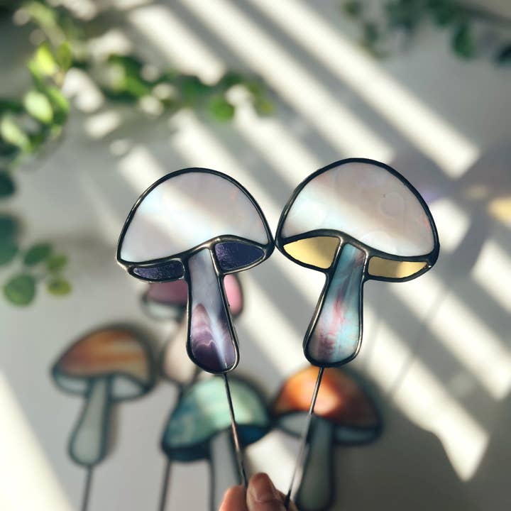 Wild Bloom Glass - Wholesale Garden/Lawn Stake - Mushroom Plant Stake Stained Glass | Plant Accessories4