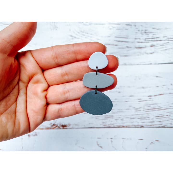 Grijze Ombre Dangle-oorbellen, neutrale statement-oorbel, Polym voor wholesale door Lauren Likes Art