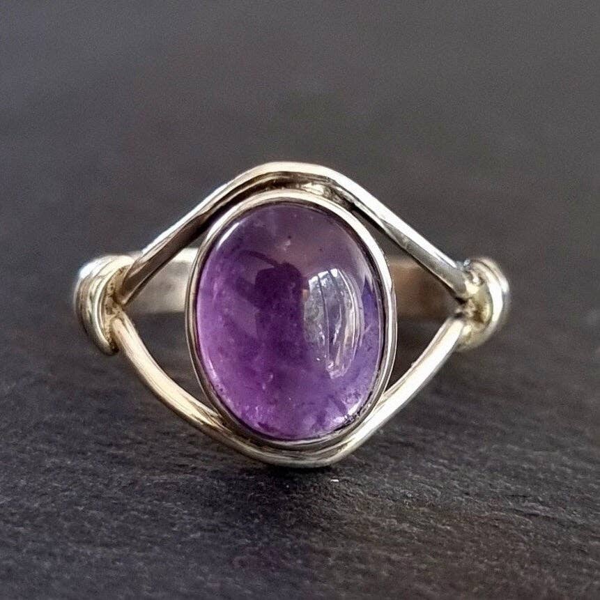 Mistry Gems – wholesale Cocktail/Statement Ring – Modern unisex oval ametistring | 925 sterlingsilver, R13A2