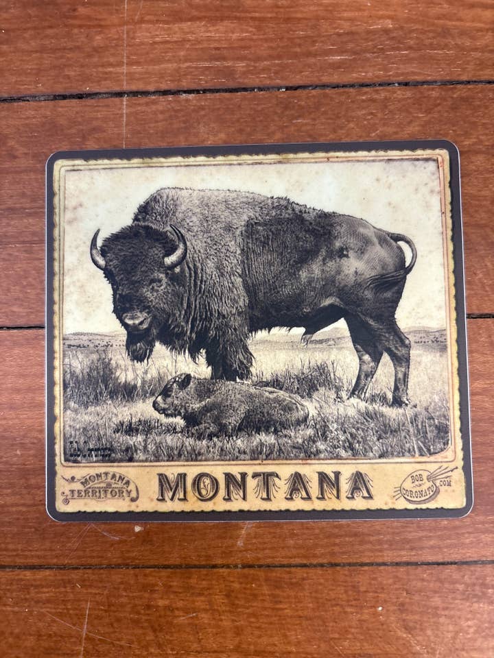 Buffalo & Veau : Montana (Autocollant) - Carte de cabinet vintage pour la vente par Black Hills Curio Co.-Bob Coronato Licensed Home Décor
