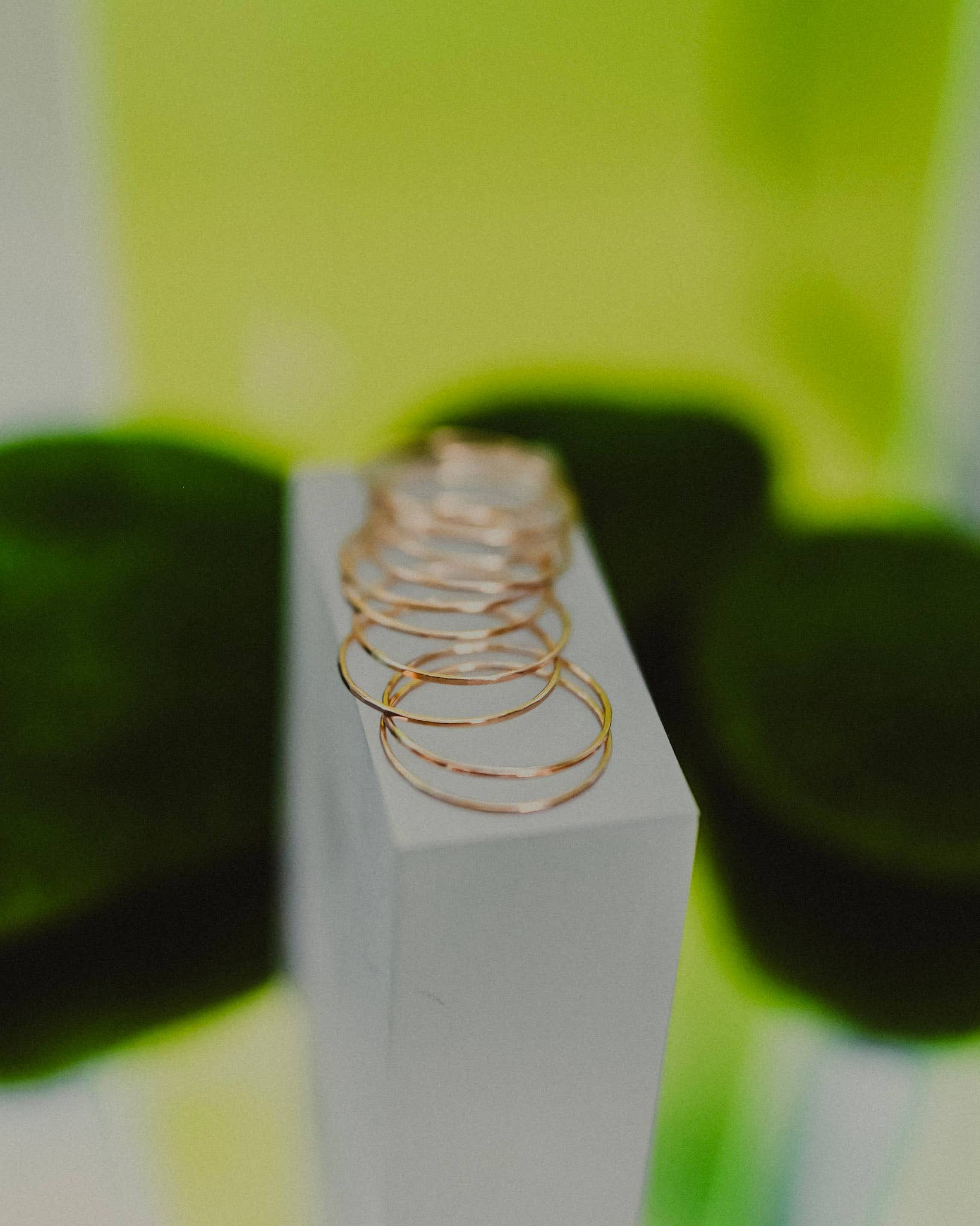 Hannah Naomi - Vendita all'ingrosso Anello midi/a fascia - Anello impilabile ultra sottile, con riempimento in oro 14 carati.3