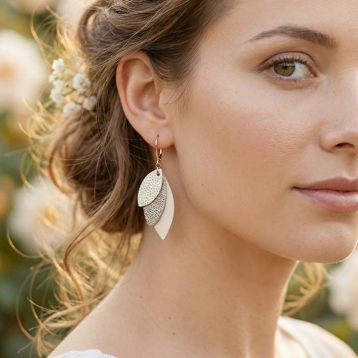 Hangende oorbellen Mini Céleste Ivoor voor wholesale door Ni une ni deux