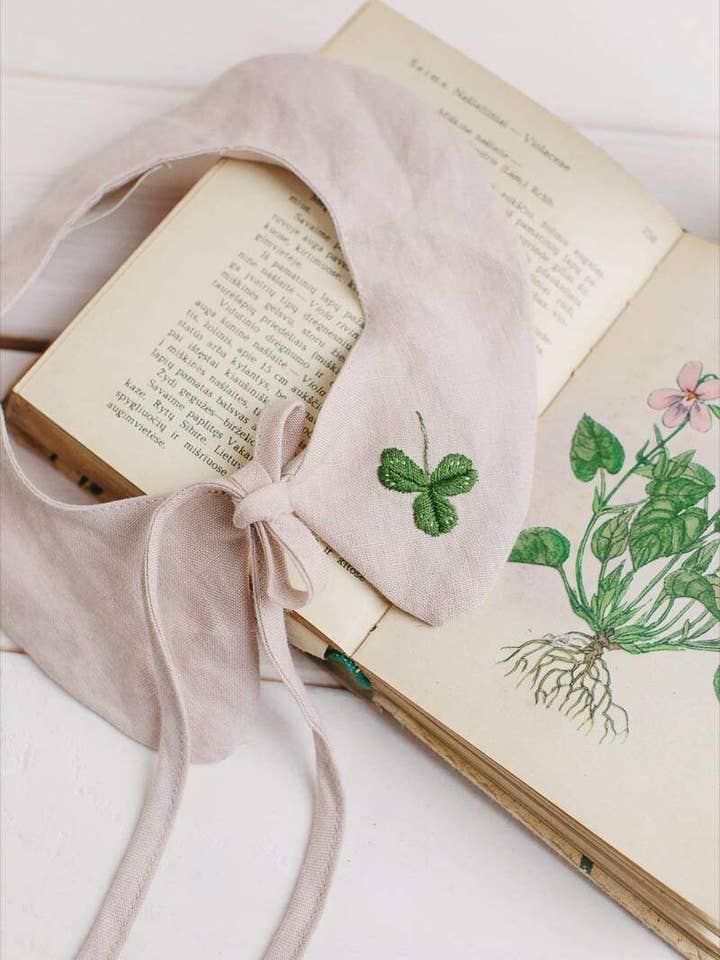 Kleeblatt (2,5x3cm) | Handgemachte Stickerei für den Großhandel von La Petite Alice