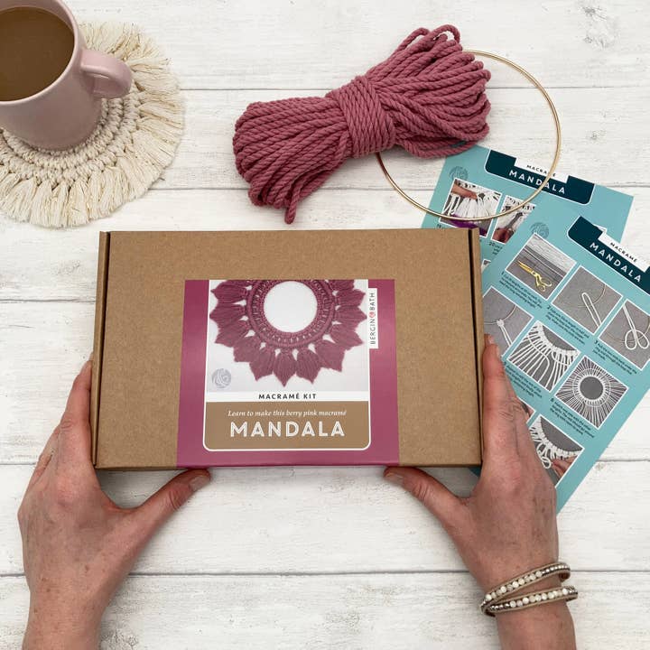 Bergin & Bath – Engroshandel DIY-hobbysæt – Macrame Kit - Mandala - Berry Pink. Håndværkssæt til voksne1