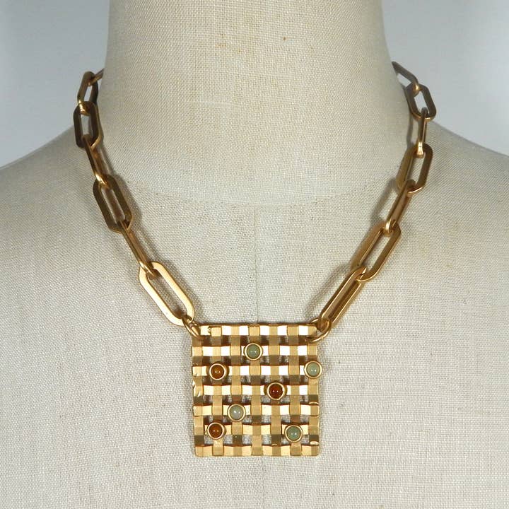 Collier en forme de grille architecturale sur une chaîne allongée épaisse pour la vente par Sarah Cavender Metalworks
