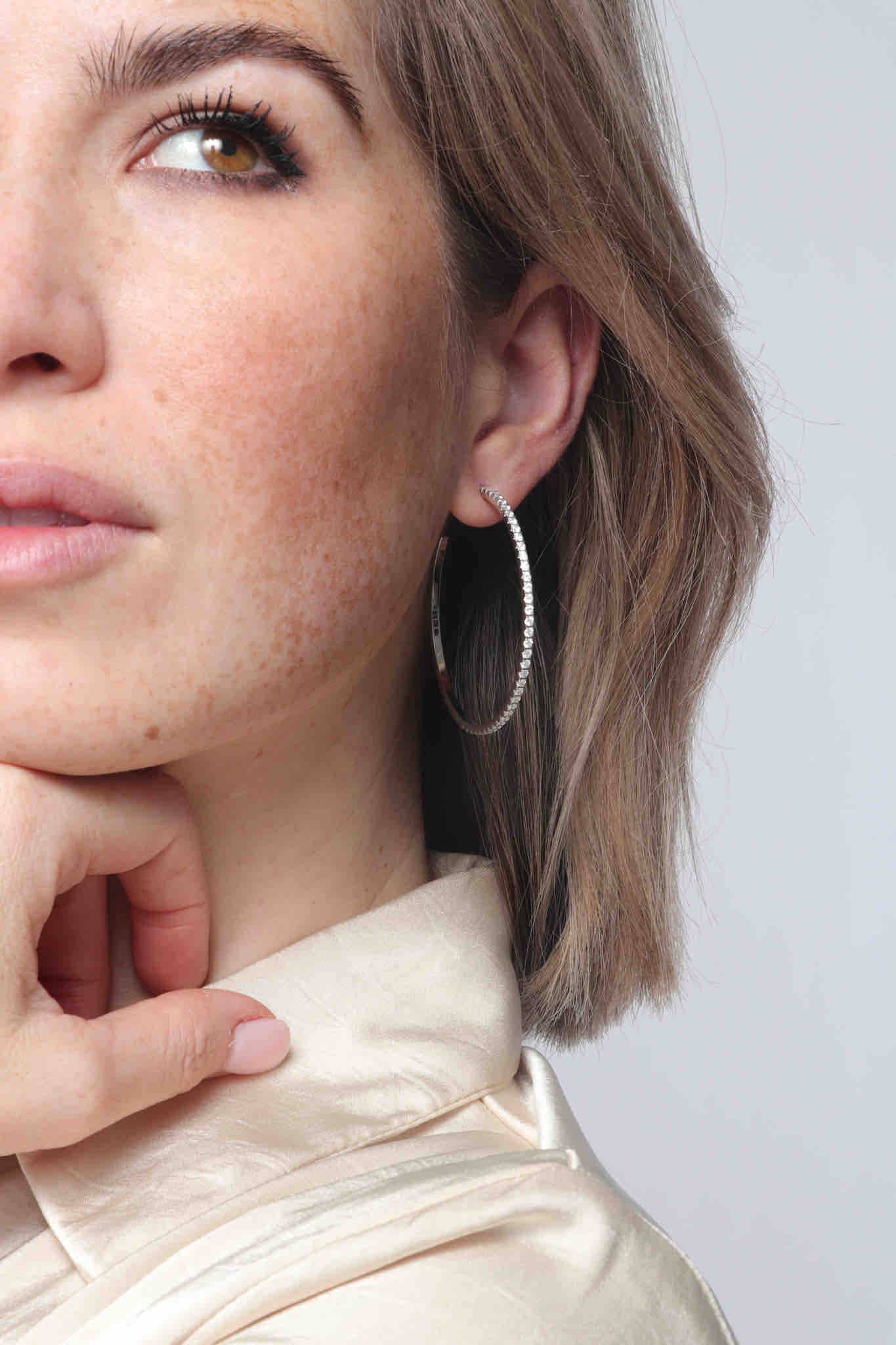 Marrin Costello - Vendita all'ingrosso Orecchini a cerchio - JAY HOOPS 2" - pavé3