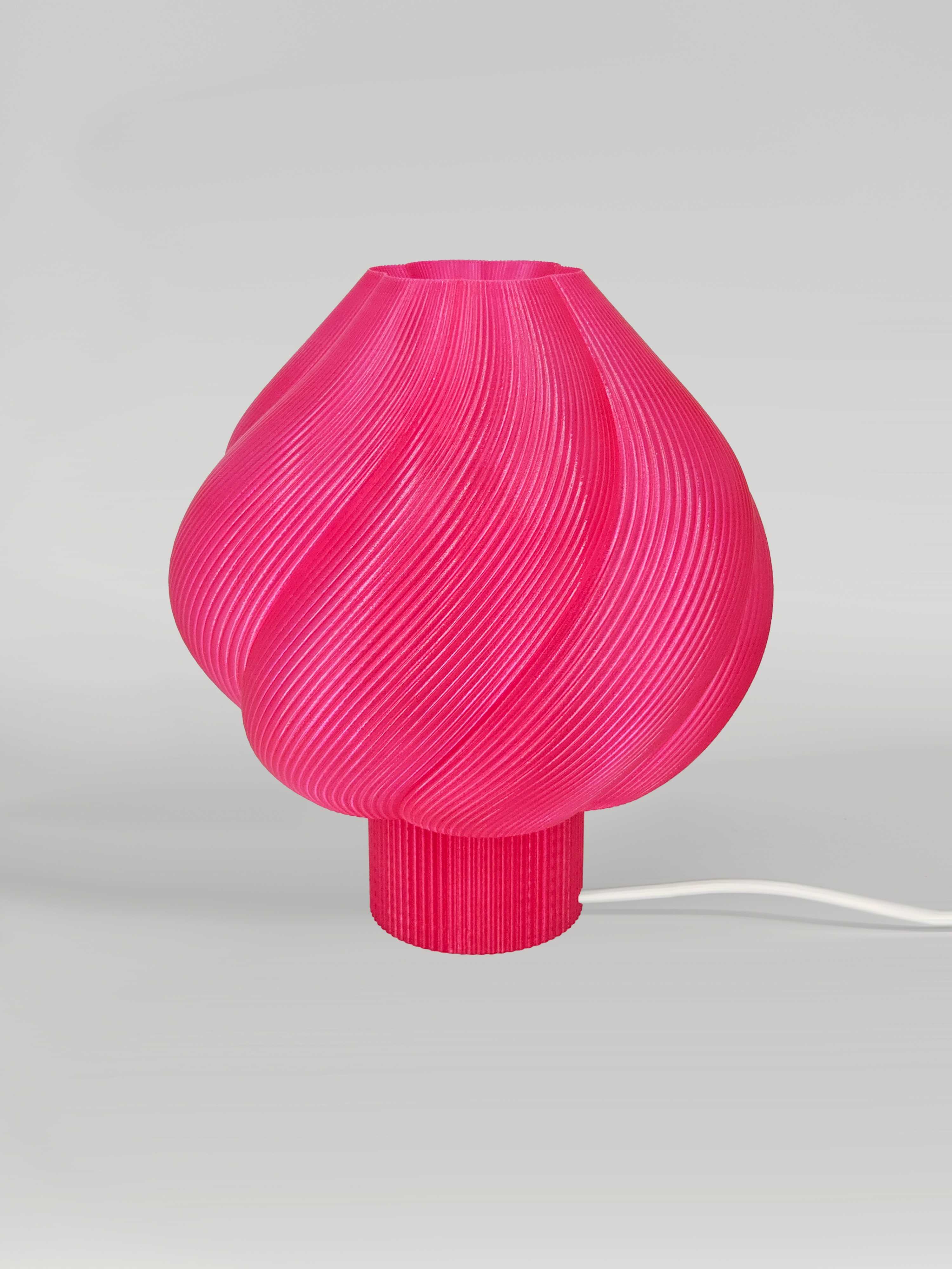 Coast Fig - Wholesale Accent/Desk Lamp - Concha ondulada - Rojo frambuesa1