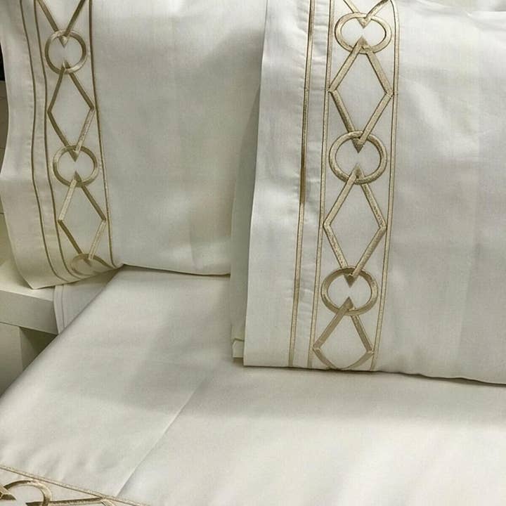 Royal Bedding Set, Queen Size, Gold pour la vente par Asena & Alex