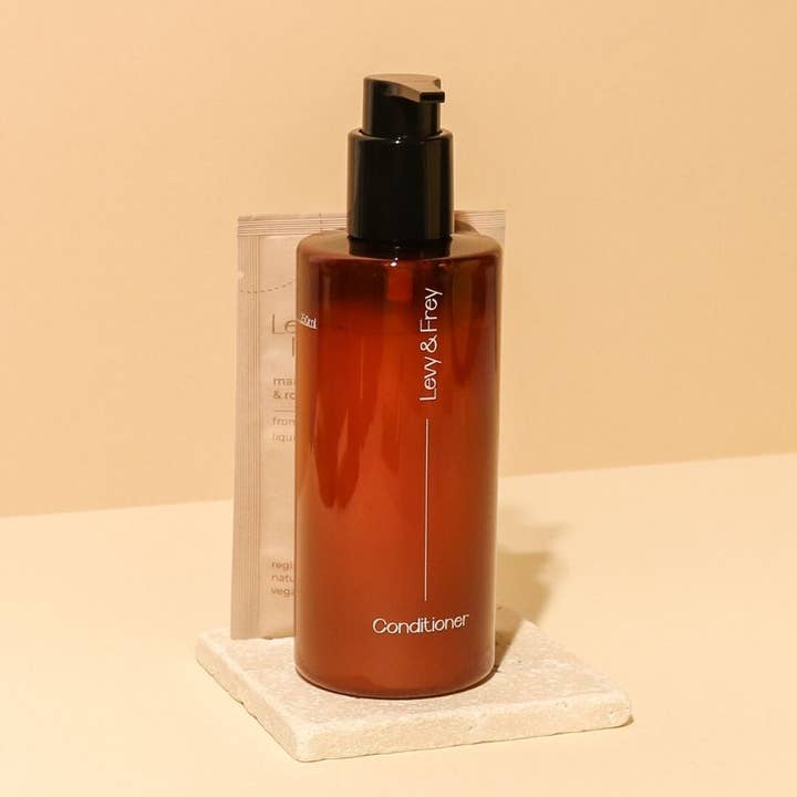 Fles voor PET-conditioner voor wholesale door Levy & Frey