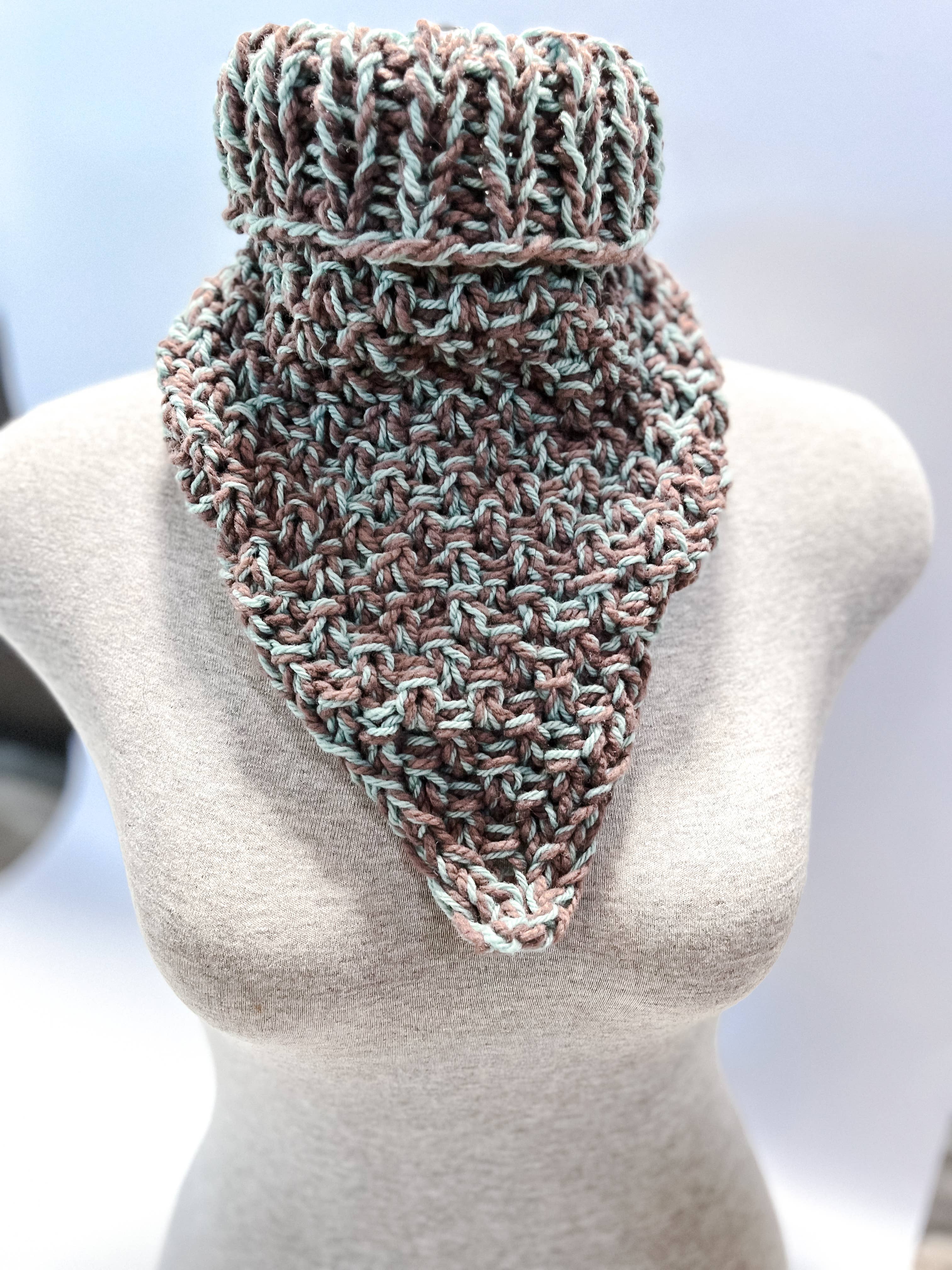 Hoagland Handmade - Wholesale Scarf - Women's - Virginia hand-dyed merino hand-knit chunky cowls10