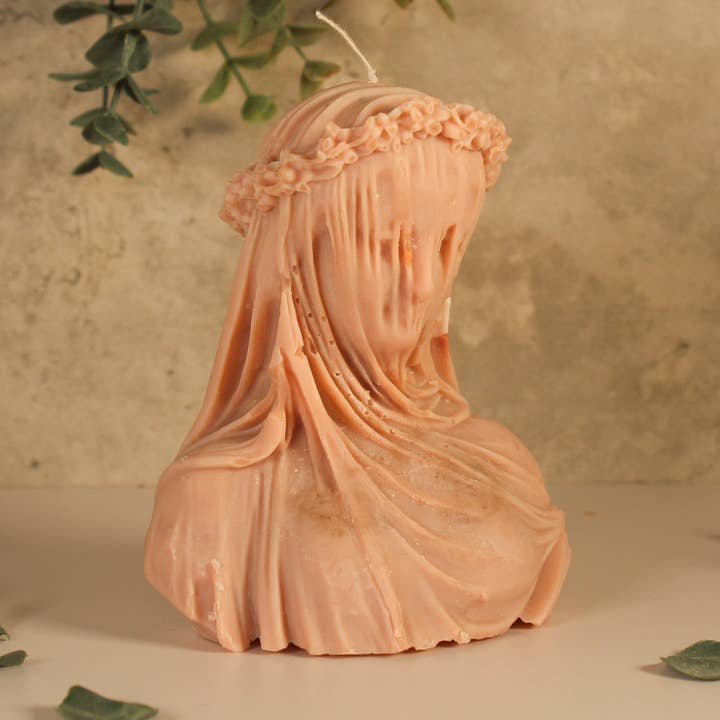 Petite bougie voilée pour femme pour la vente par Ava Lit Candles