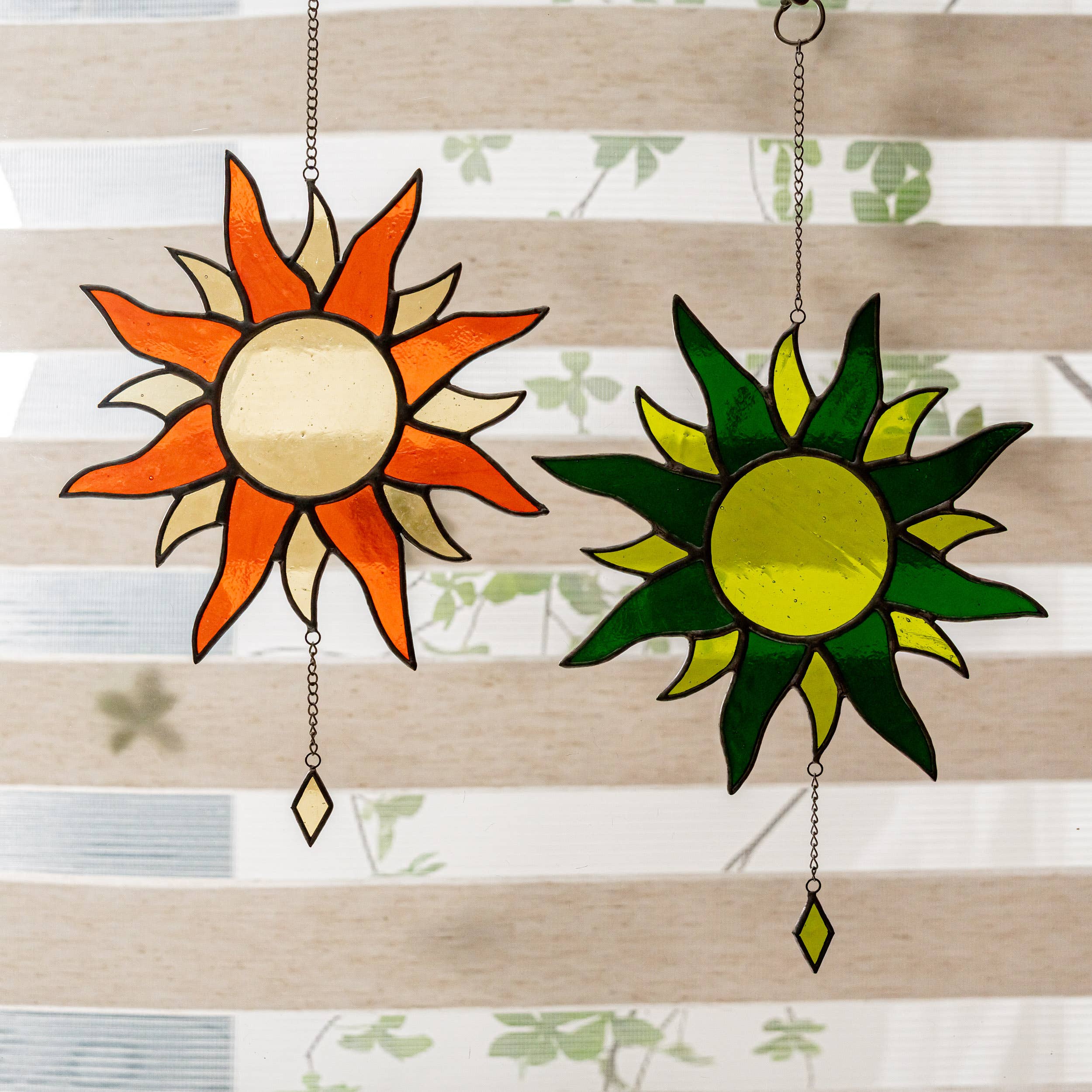 MondoBellissimo – wholesale Suncatcher – Stained Glass Sun F1811