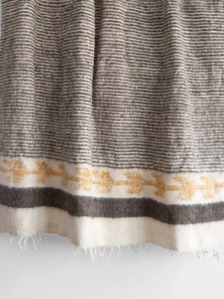 Couverture Selene Momo pour la vente par Jitana