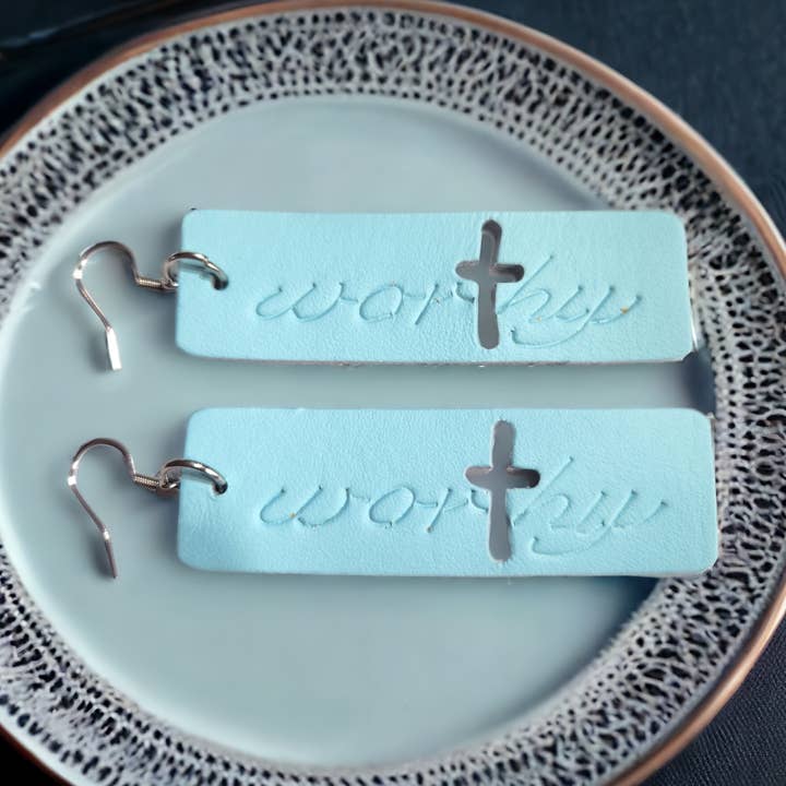 „Worthy“ -Ohrringe mit Prägung für den Großhandel von Bushleys Beauties, LLC