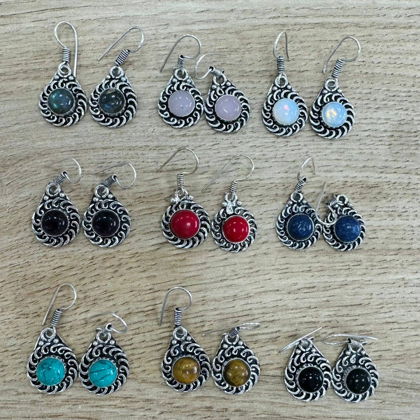 Hecho a mano – Engroshandel Hængeøreringe og creoløreringe – Farvede sølvøreringe1