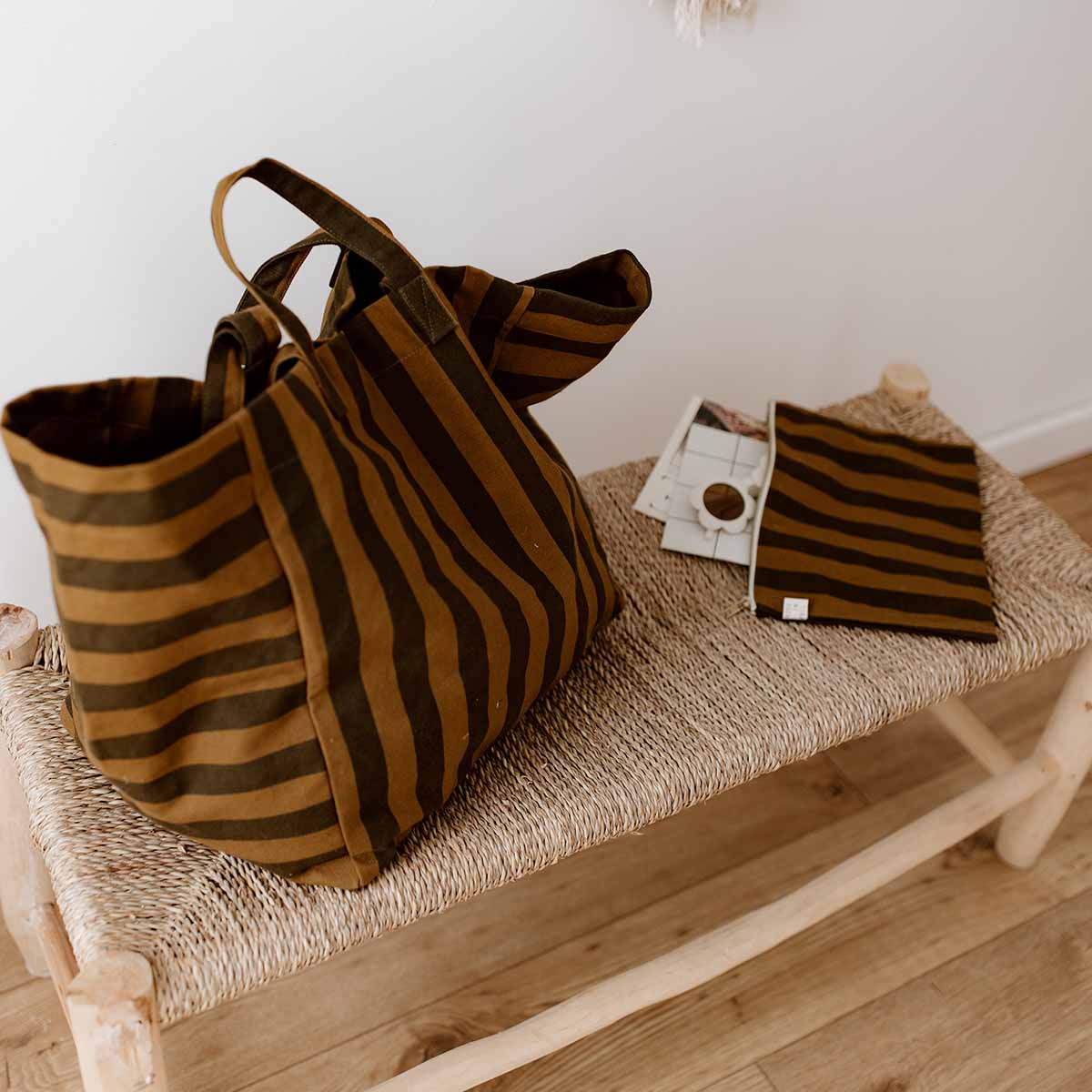 ELISA TOTE BAG STRIPES CUMIN - BLACK for wholesale on Faire1