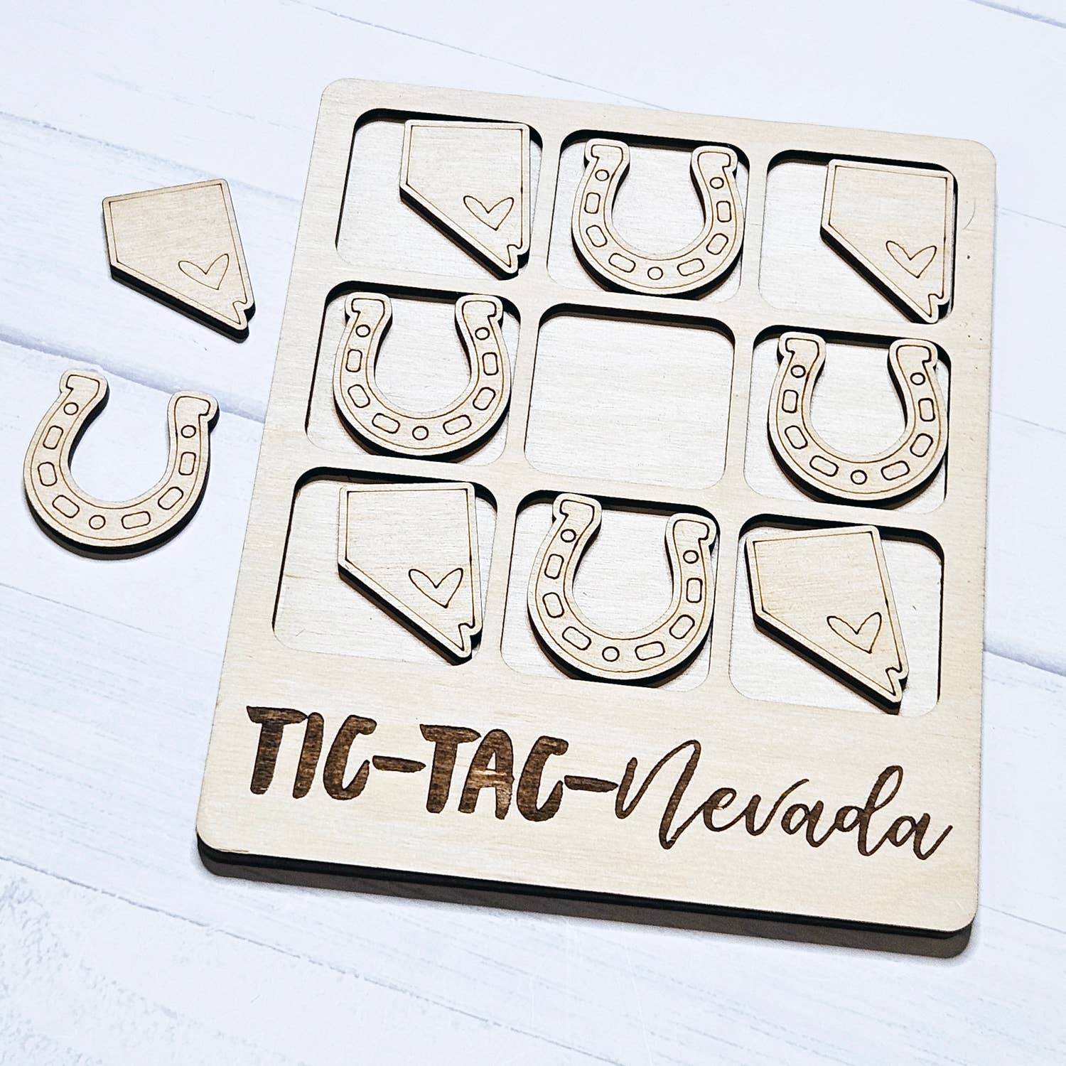 The Trendy Traveler - Wholesale Board Game - Nevada Horseshoe Tic-Tac-Toe Game1