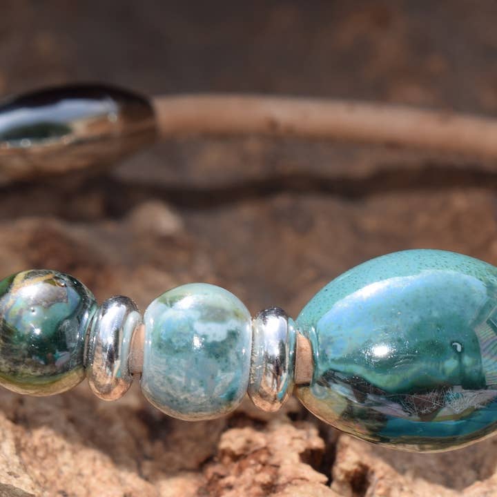 Oasis Grünes Perlen-Kork-Armband für den Großhandel von Cork Tree Designs