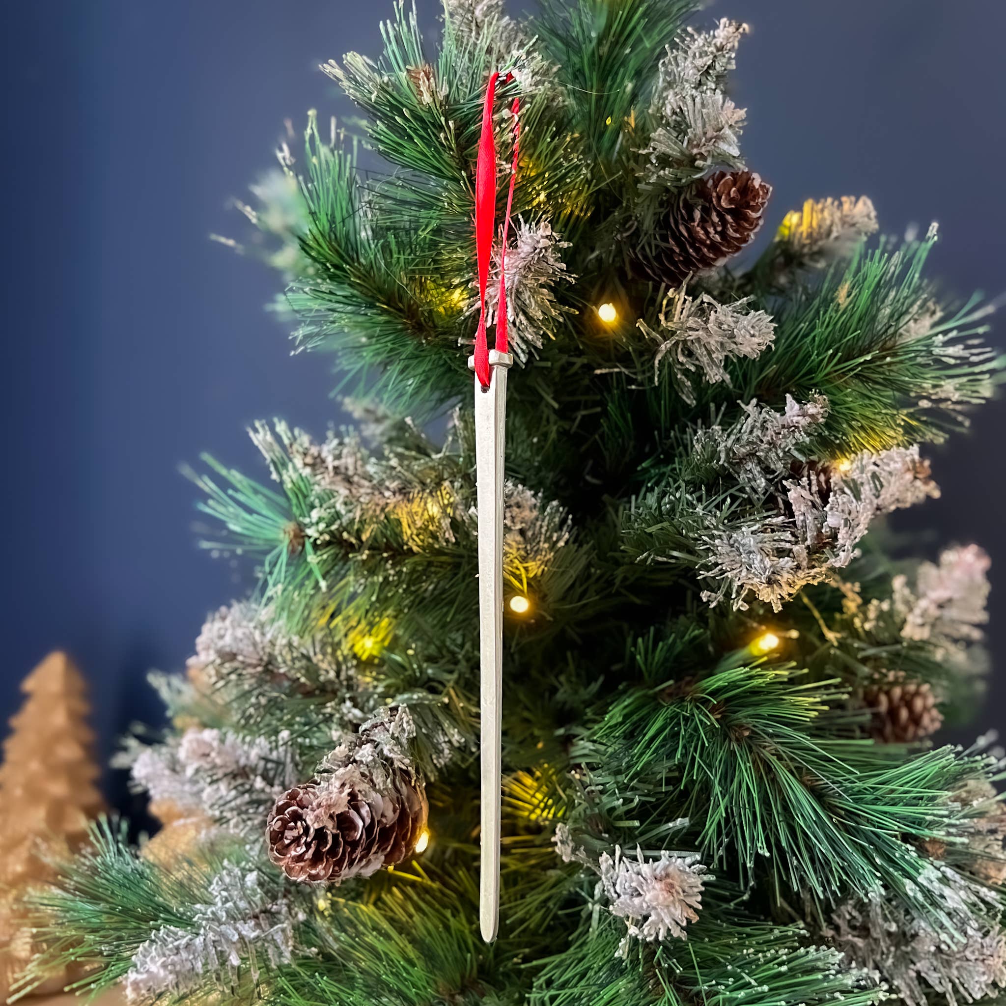 Abbey + CA Gift - Venta al por mayor Adornos - Adorno navideño con forma de cuento de uñas2