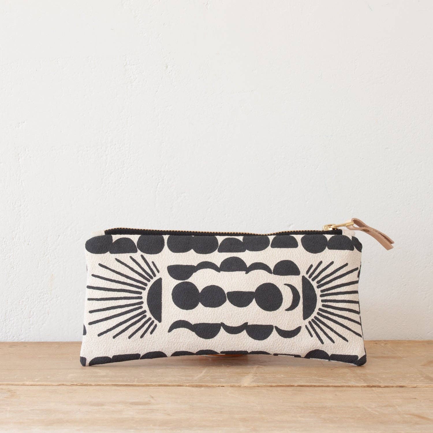 SVART BLIXTLÅS SLITEN SVART SOL + MÅNPENNA VÄSKA för wholesale på Faire1