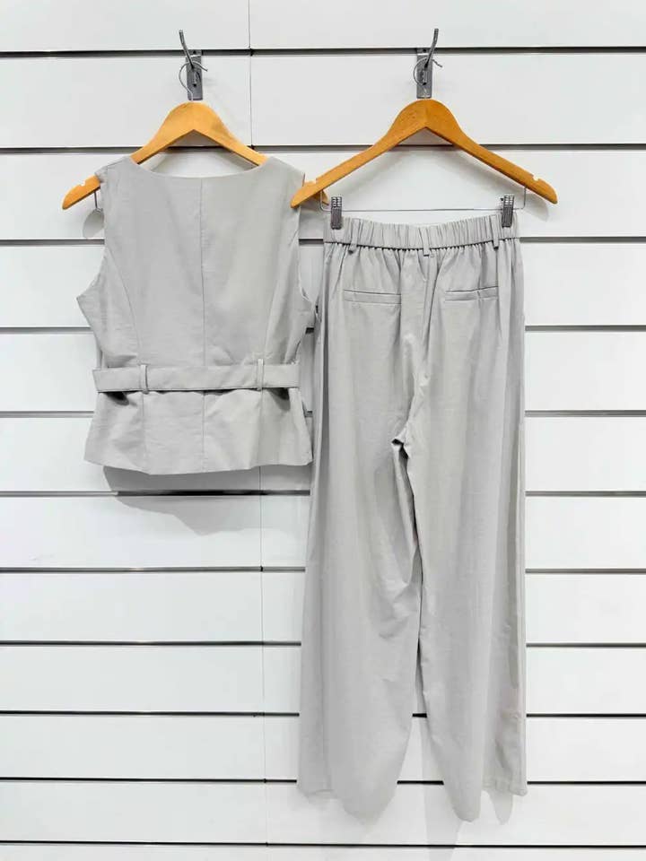 Chilli Girl Collection – wholesale Kostymset – Dam – Elegant väst med bälte och byxor med vida ben