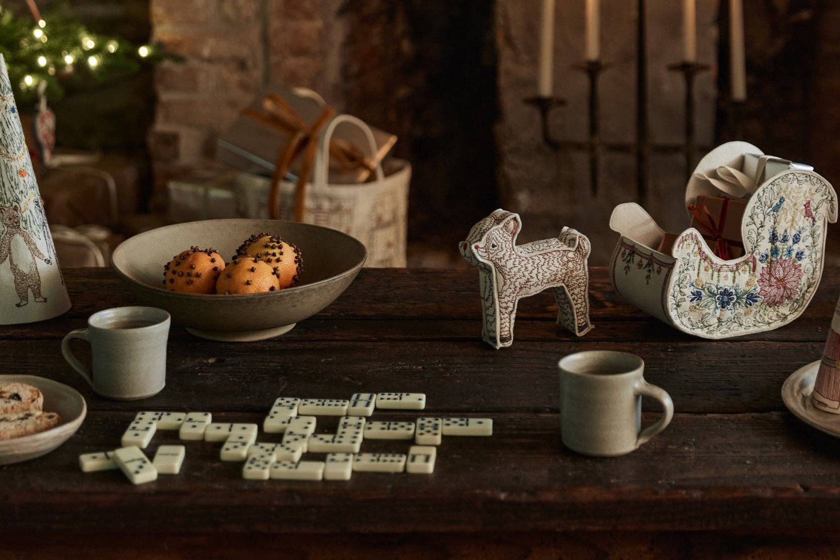 Coral & Tusk – Großhandel Weihnachtsschmuck – Ring um den Weihnachtsbaum mit Fuchs, Bär, Dachs, Wolf und Waschbär5