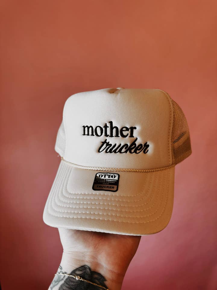 Mother Trucker Hat voor wholesale door Grady Ln Boutique