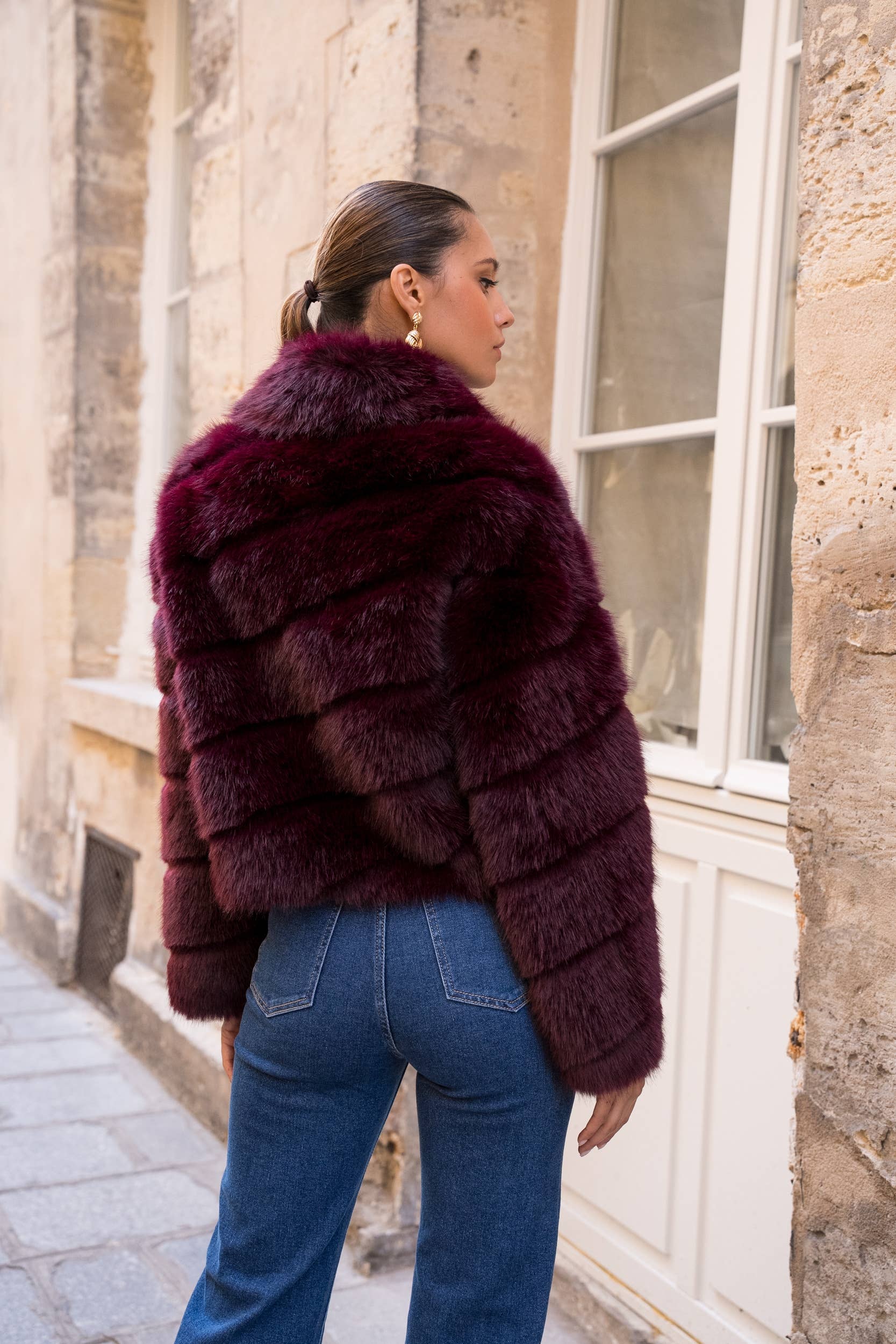 Attentif Paris - Wholesale Fur/Faux Fur Coat - Women's - Short faux fur coat with long hair and oblique stripes17