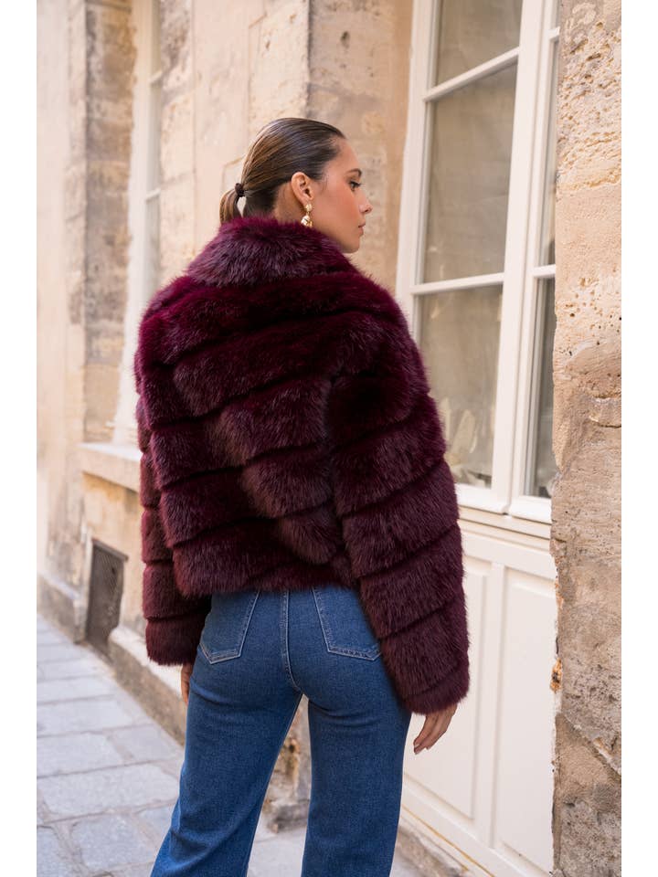 Attentif Paris - Wholesale Fur/Faux Fur Coat - Women's - Short faux fur coat with long hair and oblique stripes17