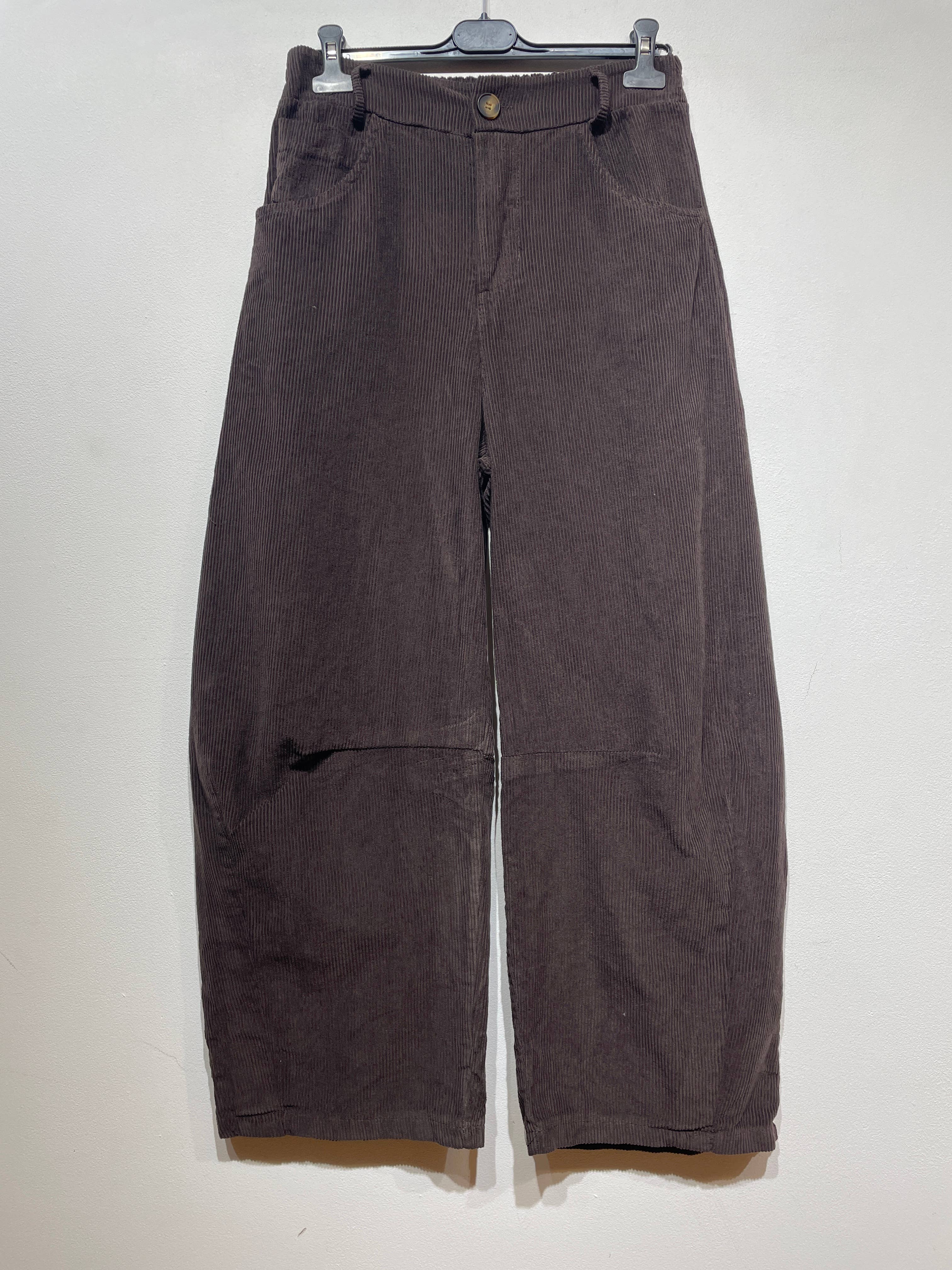 LINEN & COTTON HOUSE - Wholesale Pants - Women's - 77503 VELVET TROUSERS WITH POCKETS, IN COTTON3