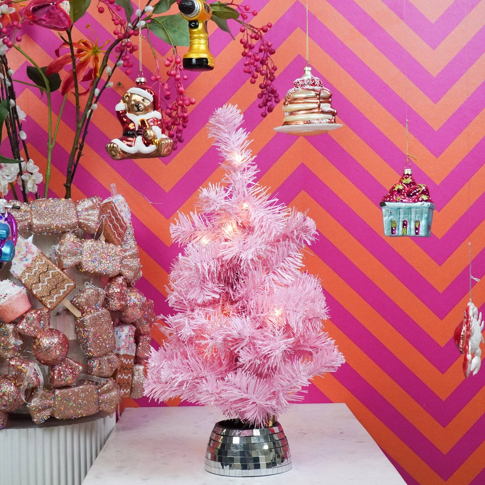 Housevitamin bv - Wholesale Artificial Christmas Tree - Artifical Tree- Xmas Tree- Ledlight - Battery - Pink - 50cm2