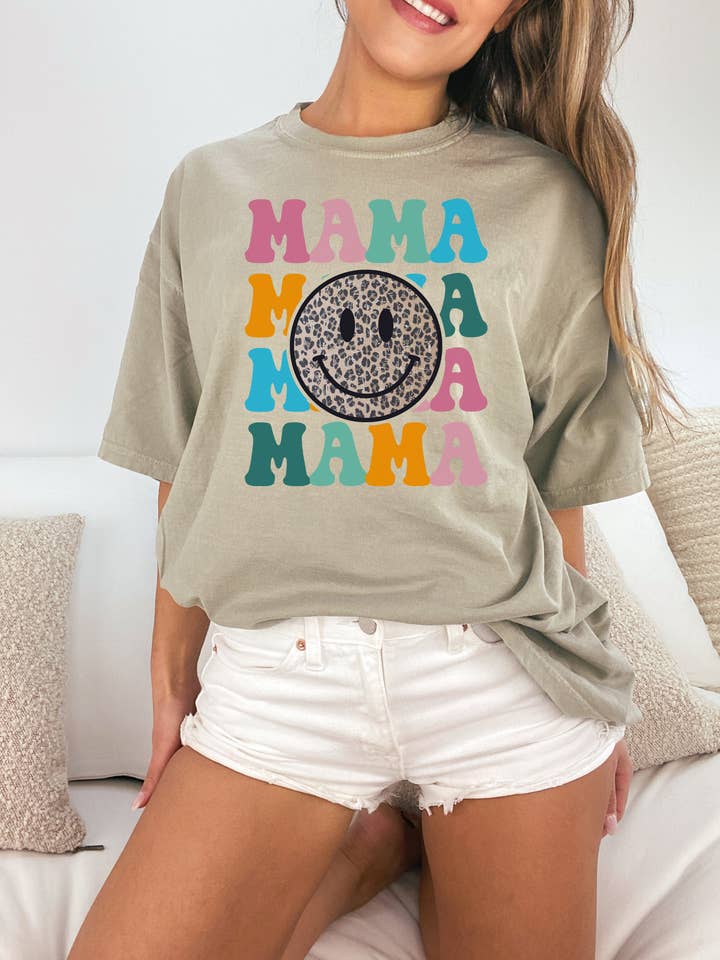 Cheetah Smile Mama T-shirt met grafische print | Mama Collection voor wholesale door KOKO + FOX WHOLESALE