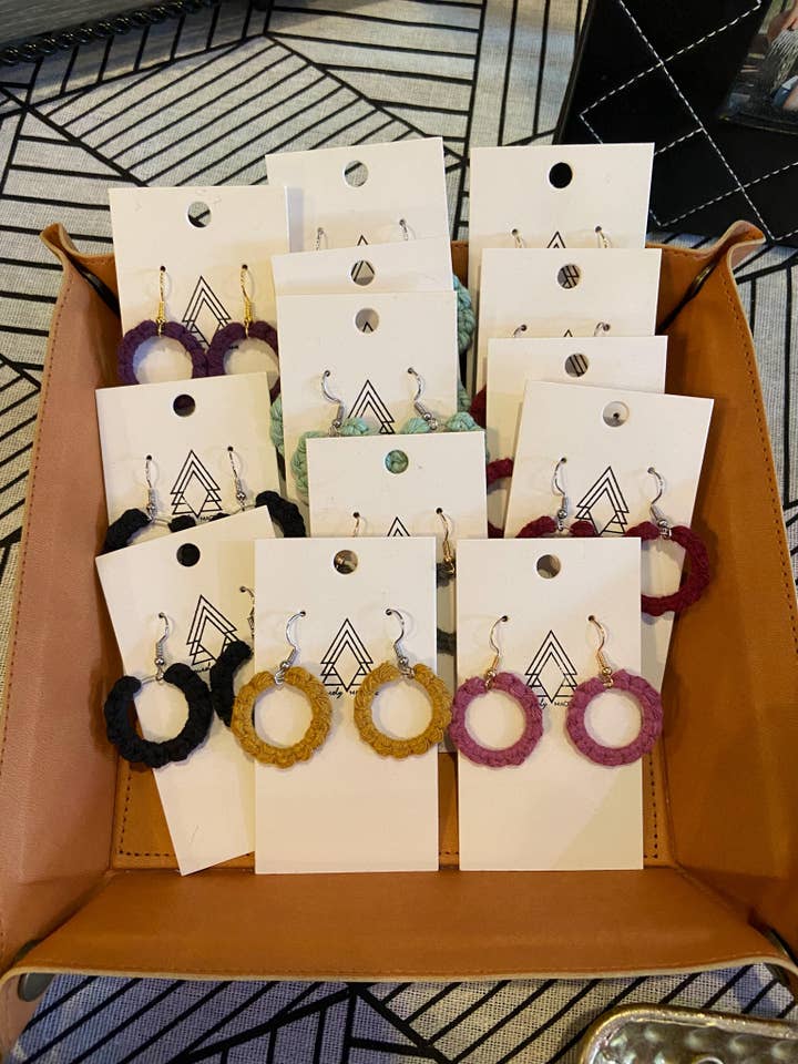 Venda de $10! Brincos Redondos por atacado de Purely Macrame